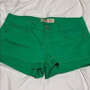 L.e.I green short shorts